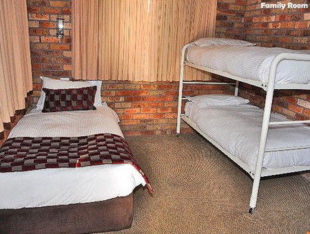 Log Cabin - Accommodation Gold Coast 3