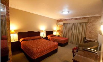 Endeavour Court Motor Inn - Accommodation Gold Coast 2