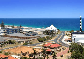 Lighthouse Beach Resort - Accommodation Gold Coast 2