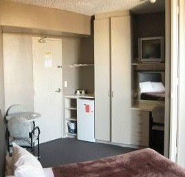 Hotel Saville - Accommodation Gold Coast 0