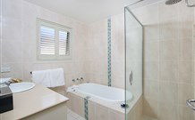 Pelican Paradise - - Gold Coast 4U 2