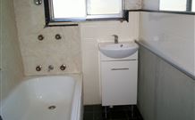 Commercial Hotel Stock Pub - Accommodation Gold Coast 0