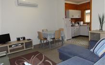 2 Dogs Cottages - Lemon - Accommodation Gold Coast 1