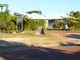 Gee-Dees Family Cabins - Accommodation Gold Coast 1