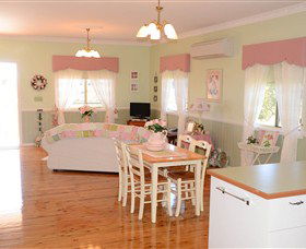 Milford Country Cottages - Accommodation Gold Coast 3