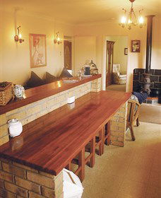 Hillside Bed And Breakfast And Gumnut Cottage - Gold Coast 4U 2