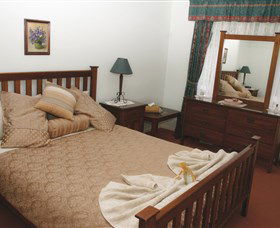 Hillside Bed And Breakfast And Gumnut Cottage - Gold Coast 4U 3