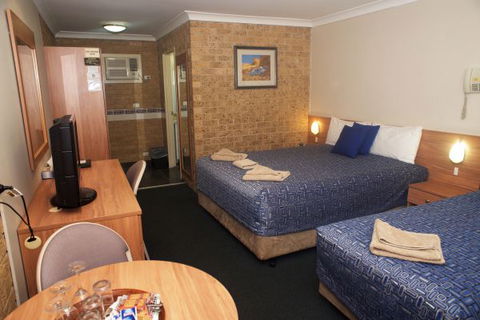 Forest Lodge Motor Inn And Restaurant - Accommodation Gold Coast 2