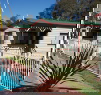 Parkes Country Cabins - Gold Coast 4U