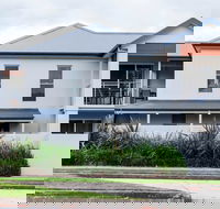 Stay Bathurst - Gold Coast 4U