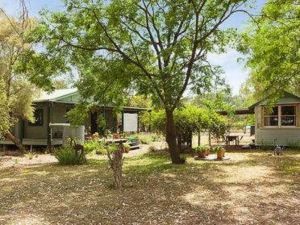 Red Tractor Retreat - Accommodation Gold Coast 0