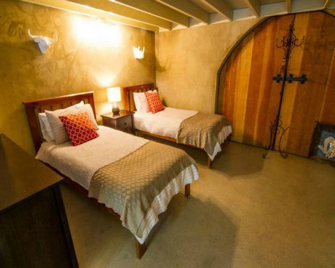 Outback Cellar And Country Cottage - Accommodation Gold Coast 2