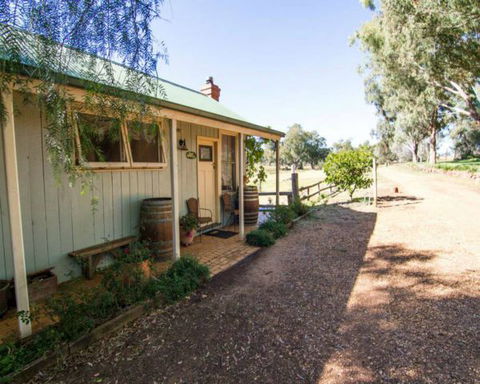 Outback Cellar And Country Cottage - Accommodation Gold Coast 3