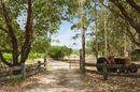 Red Tractor Retreat - Accommodation Gold Coast 2