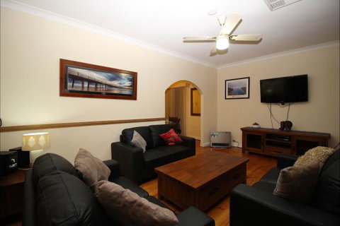 Christies Cottage For Holidays And Relocations. - Accommodation Gold Coast 2