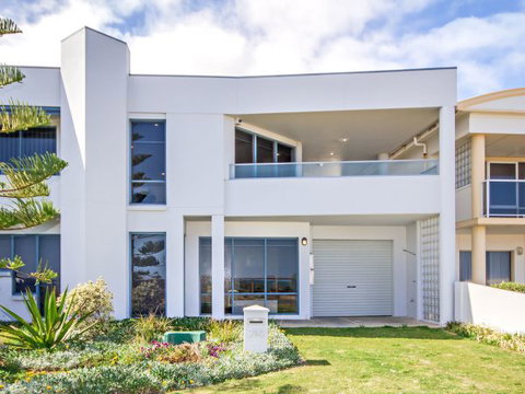 Century 21 SouthCoast: Moana Blue - Accommodation Gold Coast 12