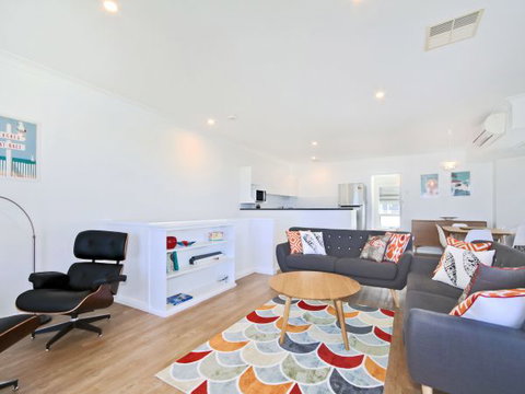 Century 21 SouthCoast: Moana Blue - Accommodation Gold Coast 15