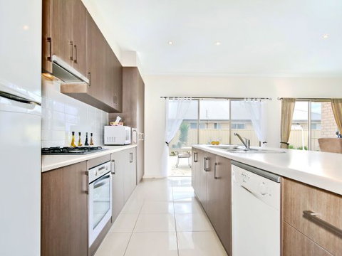 Century 21 SouthCoast: Moana Blue - Accommodation Gold Coast 26