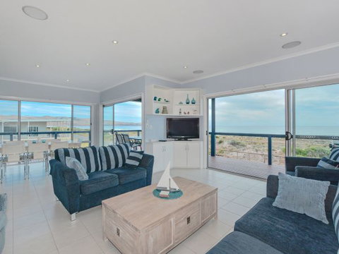 Century 21 SouthCoast: Moana Blue - Accommodation Gold Coast 43