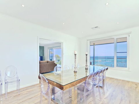 Century 21 SouthCoast: Moana Blue - Accommodation Gold Coast 47