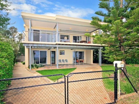 Century 21 SouthCoast: Moana Blue - Accommodation Gold Coast 71