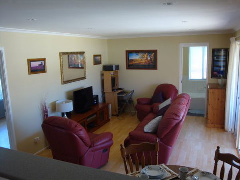 Christies Cottage For Holidays And Relocations. - Accommodation Gold Coast 24