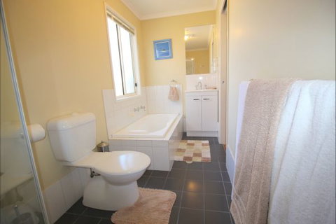 Christies Cottage For Holidays And Relocations. - Accommodation Gold Coast 25