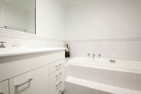 Moy At Nelson Bay - Accommodation Gold Coast 7