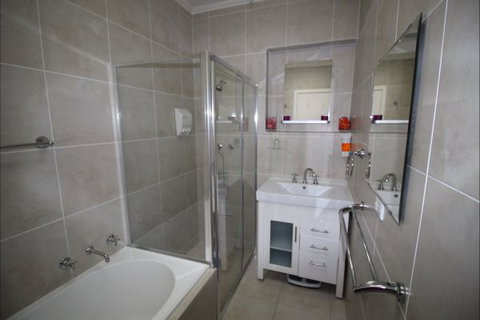 Christies Cottage For Holidays And Relocations. - Accommodation Gold Coast 14