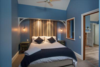 Oak Tree Lodge - Accommodation Gold Coast 0