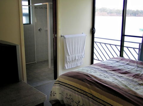 Takeme2 Houseboat - Accommodation Gold Coast 3