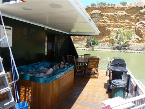 Takeme2 Houseboat - Accommodation Gold Coast 4