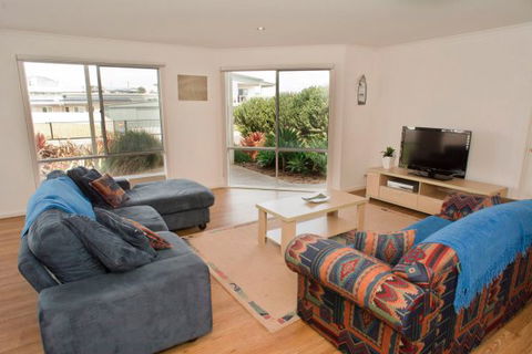 Ocean Sounds - Accommodation Gold Coast 4