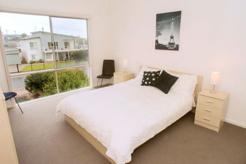 Ocean Sounds - Accommodation Gold Coast 7