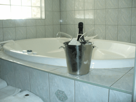 Charles Rasp Motor Inn And Cottages - Accommodation Gold Coast 2