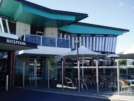 Highlander Hotel Bar Kitchen Rooftop - Accommodation Gold Coast 0
