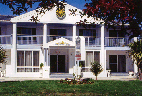 Blue & White Lodge - thumb 2