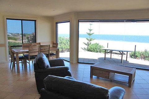 Cliff House Beachfront Villas - Accommodation Gold Coast 1