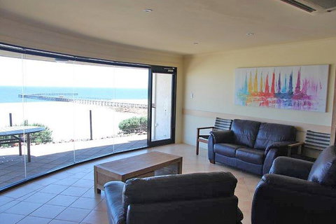Cliff House Beachfront Villas - Accommodation Gold Coast 2