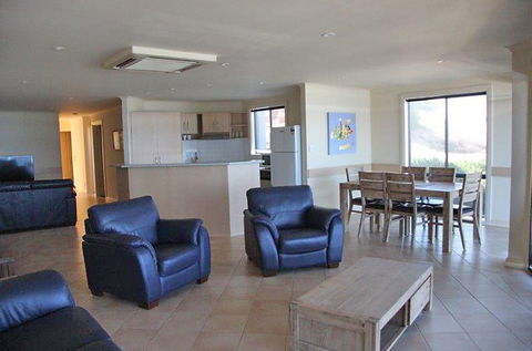 Cliff House Beachfront Villas - Accommodation Gold Coast 4