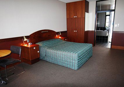 Highlander Hotel Bar Kitchen Rooftop - Accommodation Gold Coast 1