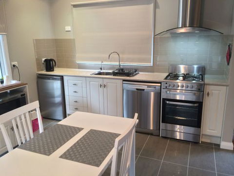 High Peaks Cottages - Accommodation Gold Coast 2