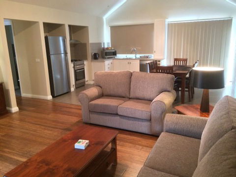 High Peaks Cottages - Accommodation Gold Coast 4