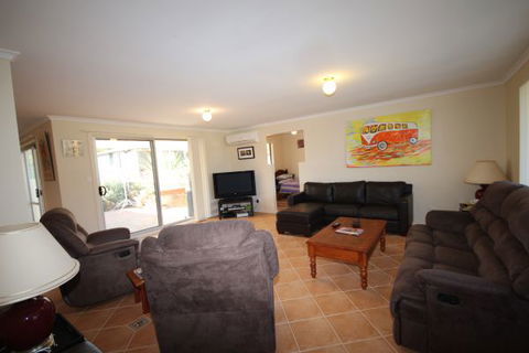 LJ Hooker Goolwa Holiday Rentals - 12 Willmett Road, Goolwa Beach - Accommodation Gold Coast 0