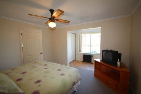 LJ Hooker Goolwa Holiday Rentals - 12 Willmett Road, Goolwa Beach - Accommodation Gold Coast 2