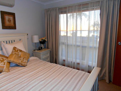 17 QED Lakehouse - Accommodation Gold Coast 3