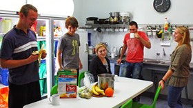 Adelaide Backpackers Inn - 1 Gold Coast 0