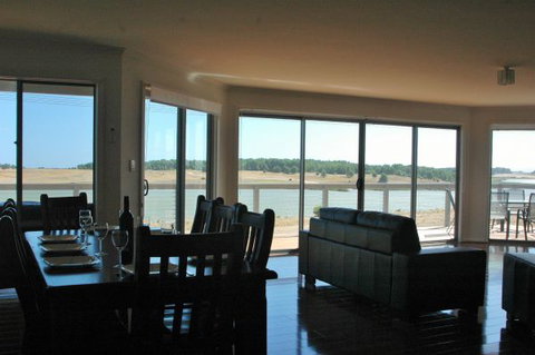 Parrydyse Clayton Bay - Accommodation Gold Coast 0