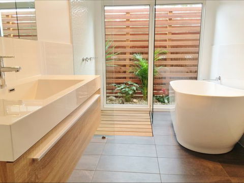 All Decked Out: Lake Conjola - Accommodation Gold Coast 1