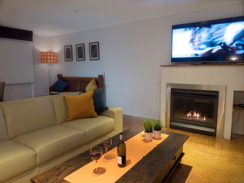Alice's Palace Ocean Grove - Accommodation Gold Coast 0